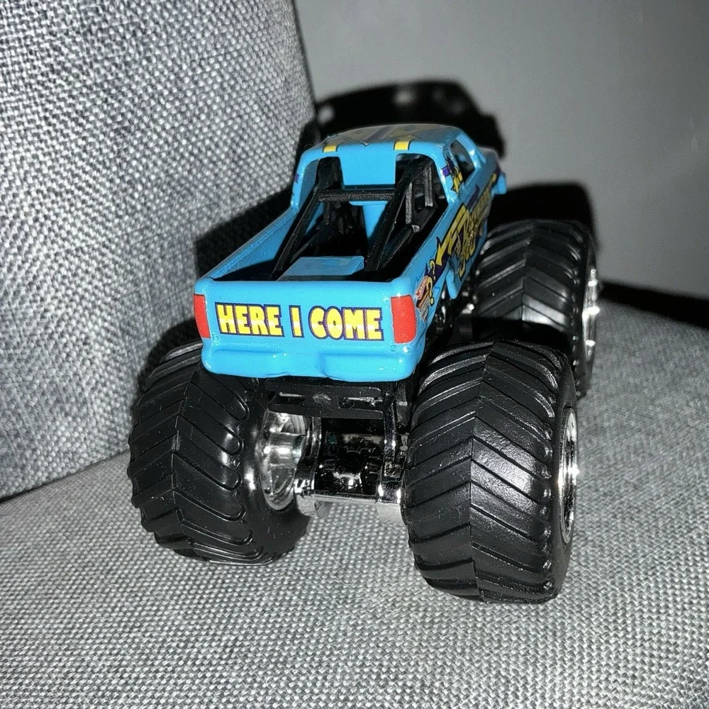 RARE Monster Jam Hot Wheels BACKWARDS BOB Monster‎ Truck 1:24 Diecast Original